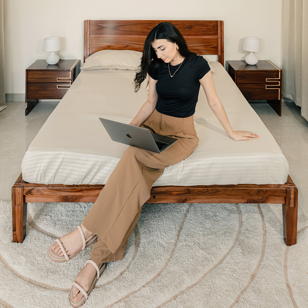 Bed with Headboard Walnut